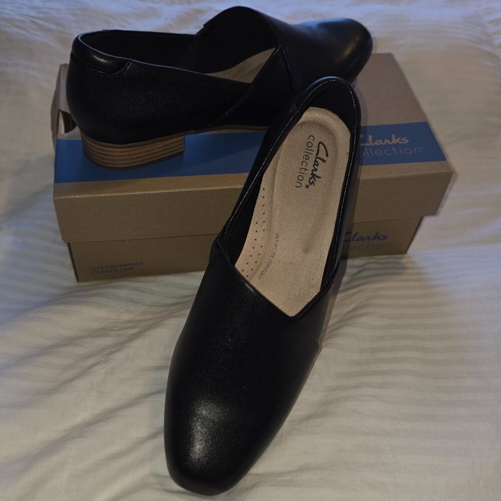 Clarks Women's Juliet Trim Loafers size 9.5 Elegant slip-on silhouette